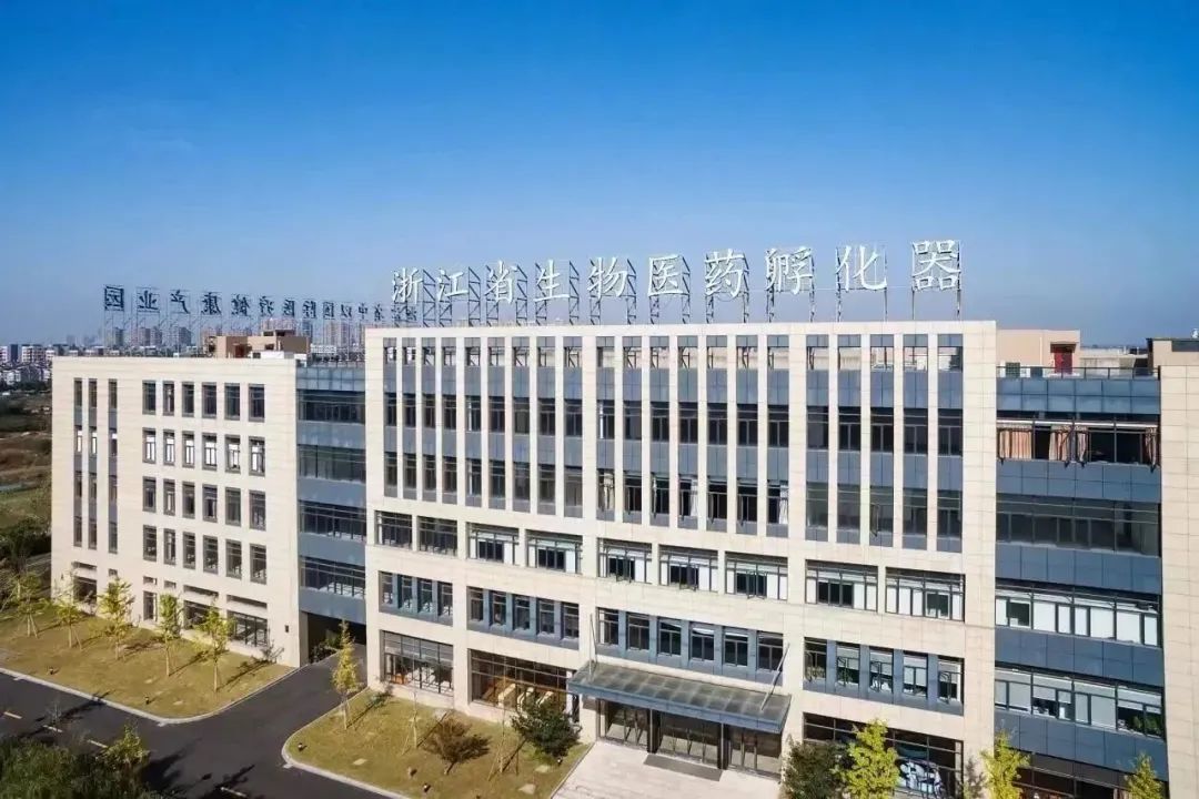 2025年，生物医药行业发展新趋势，人工智能（AI）、国际化、并购。